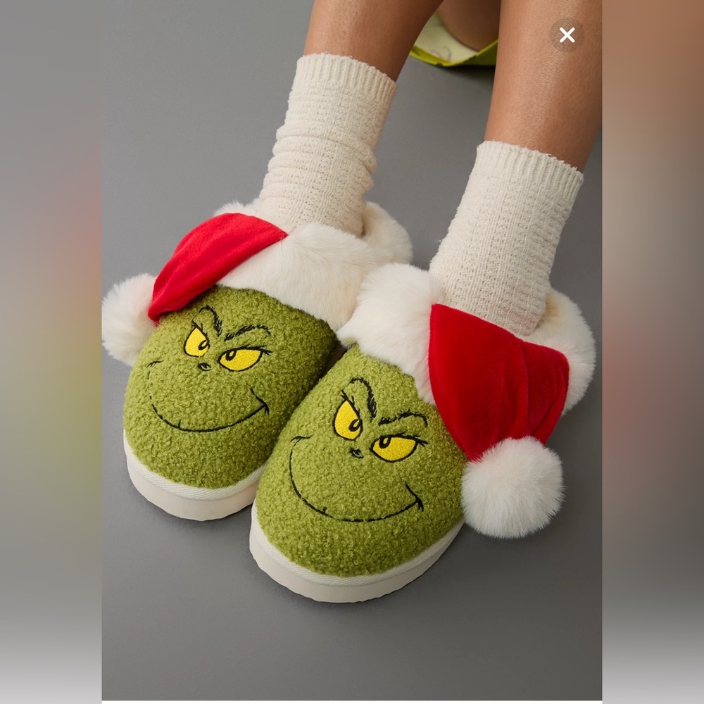 2024 AE Grinch Slippers Size 8